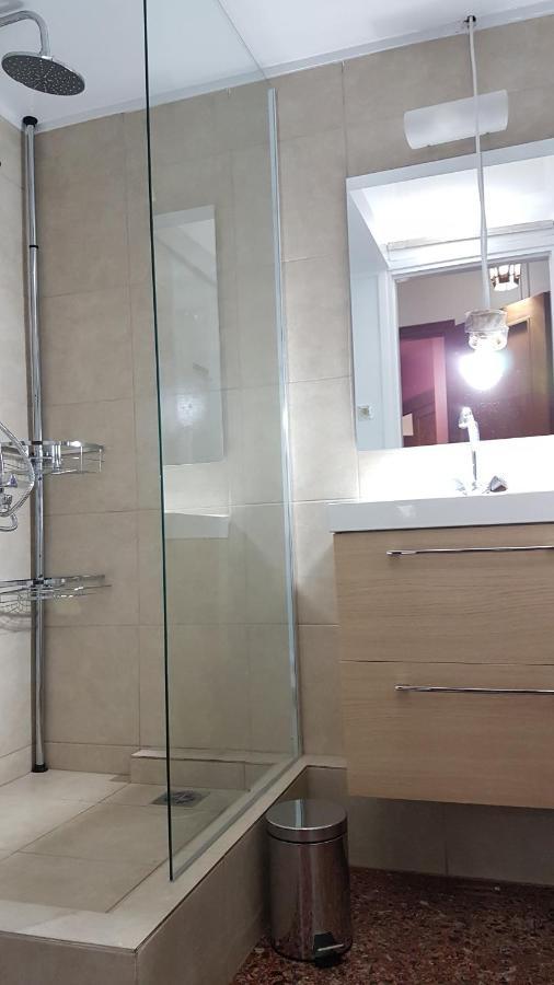 Apricot Apartment - Athens Center, 6 Bd, 2.5 Bath Екстер'єр фото
